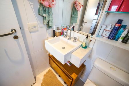 Apartamento à venda com 98m², 3 quartos e 2 vagas Apartamento à venda com 98m², 3 quartos e 2 vagasBanheiro da suíte