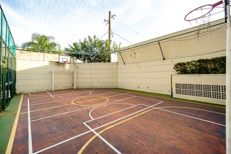 Apartamento à venda com 98m², 3 quartos e 2 vagas Apartamento à venda com 98m², 3 quartos e 2 vagasÁrea comum - Quadra poliesportiva