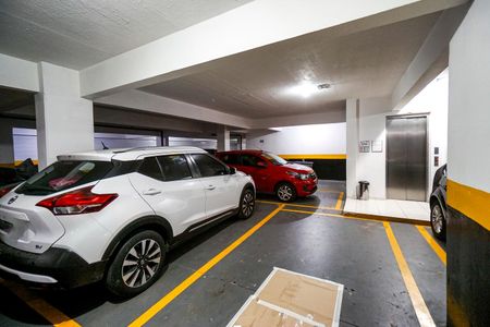 Apartamento à venda com 98m², 3 quartos e 2 vagas Apartamento à venda com 98m², 3 quartos e 2 vagasÁrea comum - Garagem