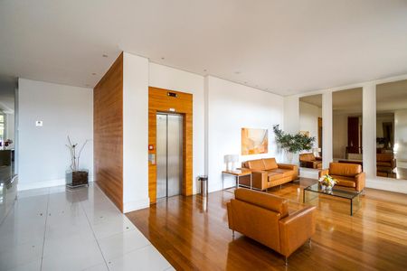 Apartamento à venda com 98m², 3 quartos e 2 vagas Apartamento à venda com 98m², 3 quartos e 2 vagasÁrea comum - Hall social