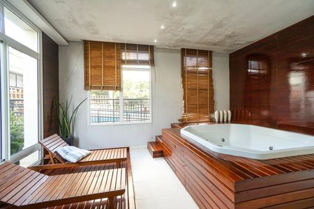 Apartamento à venda com 98m², 3 quartos e 2 vagas Apartamento à venda com 98m², 3 quartos e 2 vagasÁrea comum - Banheira de hidromassagem