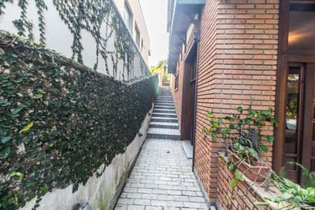 Casa à venda com 845m², 5 quartos e 4 vagasEntrada