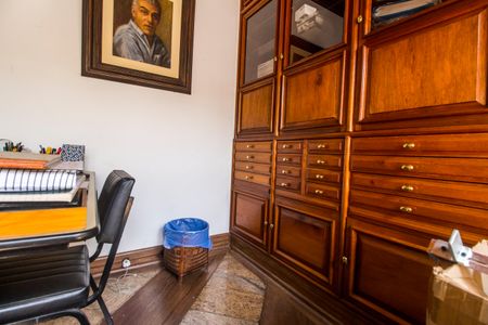 Casa à venda com 845m², 5 quartos e 4 vagasEscritório