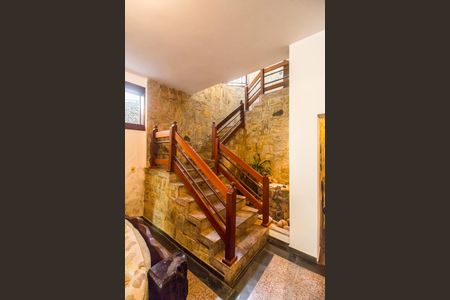 Casa à venda com 845m², 5 quartos e 4 vagasEscada