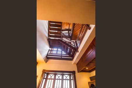 Casa à venda com 845m², 5 quartos e 4 vagasEscada