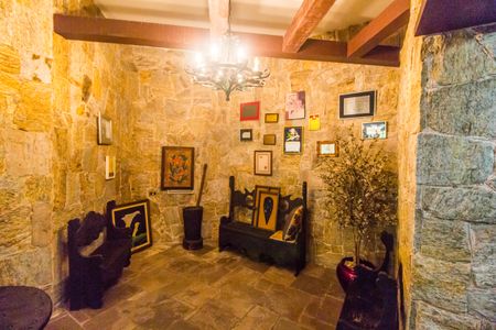 Casa à venda com 845m², 5 quartos e 4 vagasAdega