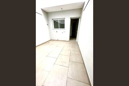 Casa à venda com 110m², 2 quartos e 2 vagas