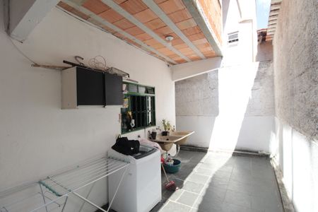 Casa à venda com 180m², 3 quartos e 1 vagaÁrea de Serviço