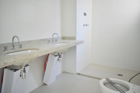 Apartamento à venda com 132m², 3 quartos e 2 vagas Apartamento à venda com 132m², 3 quartos e 2 vagasBanheiro da Suíte 3