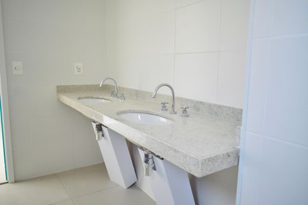 Apartamento à venda com 132m², 3 quartos e 2 vagas Apartamento à venda com 132m², 3 quartos e 2 vagasBanheiro da Suíte 3