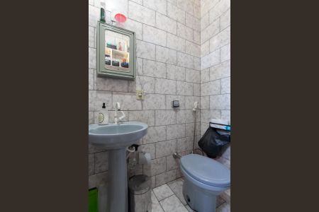 Casa à venda com 240m², 5 quartos e 4 vagasBanheiro Social - Casa 1