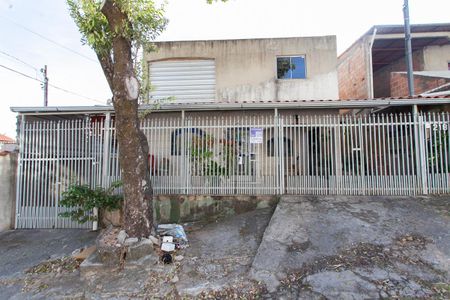 Casa à venda com 240m², 5 quartos e 4 vagasFachada
