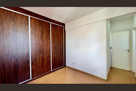 Apartamento à venda com 120m², 3 quartos e 2 vagasQuarto 2