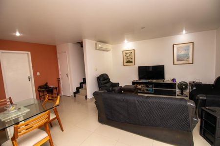 Casa de condomínio à venda com 320m², 5 quartos e 1 vaga Casa de condomínio à venda com 320m², 5 quartos e 1 vagaSala