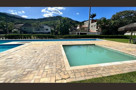 Casa de condomínio à venda com 320m², 5 quartos e 1 vaga Casa de condomínio à venda com 320m², 5 quartos e 1 vagaÁrea comum - Piscina