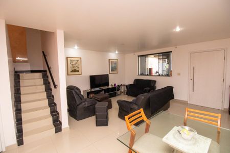 Casa de condomínio à venda com 320m², 5 quartos e 1 vaga Casa de condomínio à venda com 320m², 5 quartos e 1 vagaSala