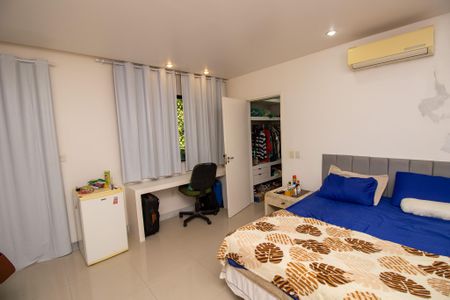 Casa de condomínio à venda com 320m², 5 quartos e 1 vaga Casa de condomínio à venda com 320m², 5 quartos e 1 vagaSuíte 3