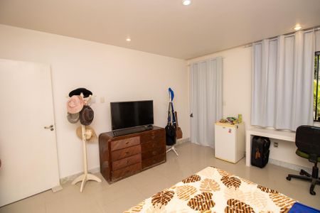 Casa de condomínio à venda com 320m², 5 quartos e 1 vaga Casa de condomínio à venda com 320m², 5 quartos e 1 vagaSuíte 3