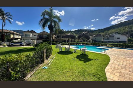 Casa de condomínio à venda com 320m², 5 quartos e 1 vaga Casa de condomínio à venda com 320m², 5 quartos e 1 vagaÁrea comum - Piscina