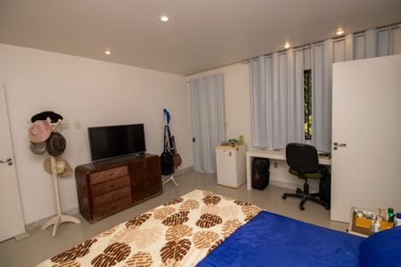 Casa de condomínio à venda com 320m², 5 quartos e 1 vaga Casa de condomínio à venda com 320m², 5 quartos e 1 vagaSuíte 3