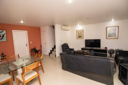 Casa de condomínio à venda com 320m², 5 quartos e 1 vaga Casa de condomínio à venda com 320m², 5 quartos e 1 vagaSala