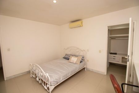 Casa de condomínio à venda com 320m², 5 quartos e 1 vaga Casa de condomínio à venda com 320m², 5 quartos e 1 vagaSuíte 5