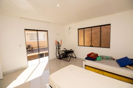 Casa de condomínio à venda com 320m², 5 quartos e 1 vaga Casa de condomínio à venda com 320m², 5 quartos e 1 vagaSuíte 2