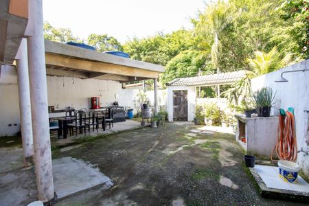 Casa de condomínio à venda com 320m², 5 quartos e 1 vaga Casa de condomínio à venda com 320m², 5 quartos e 1 vagaQuintal