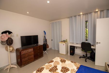 Casa de condomínio à venda com 320m², 5 quartos e 1 vaga Casa de condomínio à venda com 320m², 5 quartos e 1 vagaSuíte 3