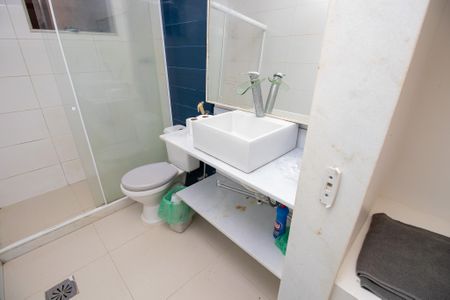 Casa de condomínio à venda com 320m², 5 quartos e 1 vaga Casa de condomínio à venda com 320m², 5 quartos e 1 vagaBanheiro da Suíte 5