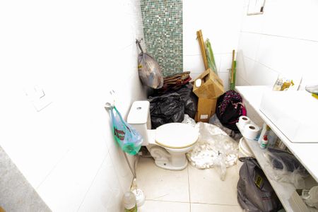 Casa de condomínio à venda com 320m², 5 quartos e 1 vaga Casa de condomínio à venda com 320m², 5 quartos e 1 vagaBanheiro da Suíte 1