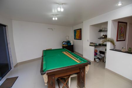 Casa de condomínio à venda com 320m², 5 quartos e 1 vaga Casa de condomínio à venda com 320m², 5 quartos e 1 vagaSala