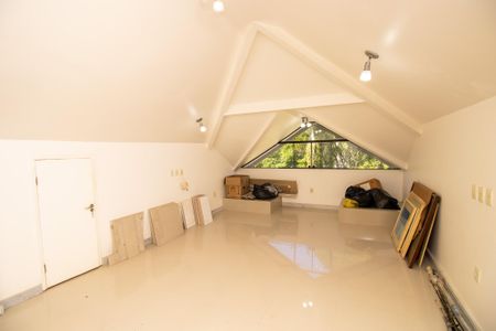 Casa de condomínio à venda com 320m², 5 quartos e 1 vaga Casa de condomínio à venda com 320m², 5 quartos e 1 vagaSala intima