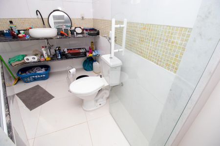 Casa de condomínio à venda com 320m², 5 quartos e 1 vaga Casa de condomínio à venda com 320m², 5 quartos e 1 vagaBanheiro da Suíte 3