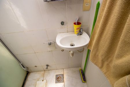 Casa de condomínio à venda com 320m², 5 quartos e 1 vaga Casa de condomínio à venda com 320m², 5 quartos e 1 vagaBanheiro de serviço