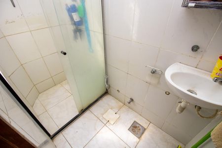 Casa de condomínio à venda com 320m², 5 quartos e 1 vaga Casa de condomínio à venda com 320m², 5 quartos e 1 vagaBanheiro de serviço