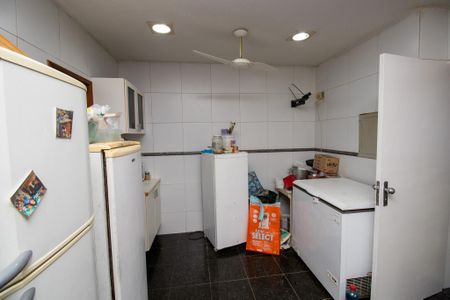 Casa de condomínio à venda com 320m², 5 quartos e 1 vaga Casa de condomínio à venda com 320m², 5 quartos e 1 vagaCozinha