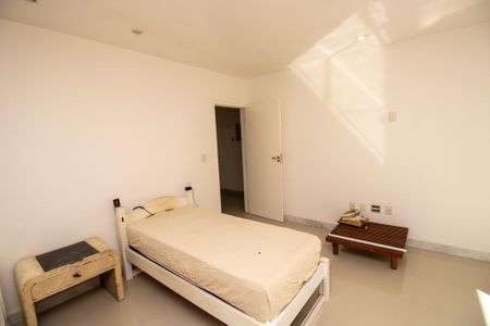 Casa de condomínio à venda com 320m², 5 quartos e 1 vaga Casa de condomínio à venda com 320m², 5 quartos e 1 vagaSuíte 2