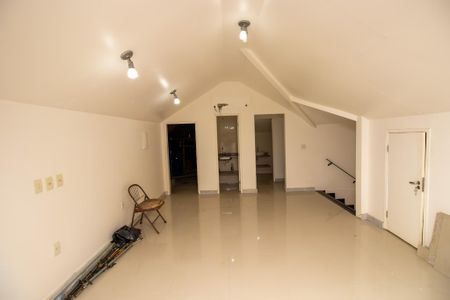 Casa de condomínio à venda com 320m², 5 quartos e 1 vaga Casa de condomínio à venda com 320m², 5 quartos e 1 vagaSala intima