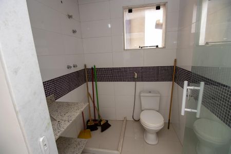 Casa de condomínio à venda com 320m², 5 quartos e 1 vaga Casa de condomínio à venda com 320m², 5 quartos e 1 vagaBanheiro da Suíte 4