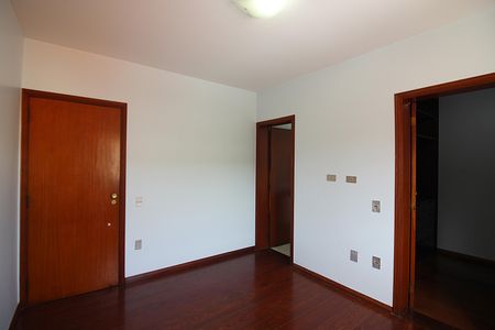 Casa para alugar com 308m², 3 quartos e 5 vagasSuíte