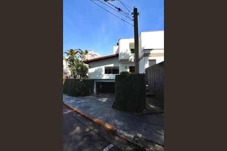 Casa para alugar com 308m², 3 quartos e 5 vagasFachada