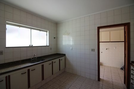 Casa para alugar com 308m², 3 quartos e 5 vagasCozinha