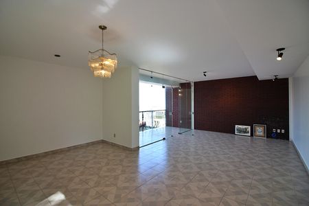 Casa para alugar com 308m², 3 quartos e 5 vagasSala