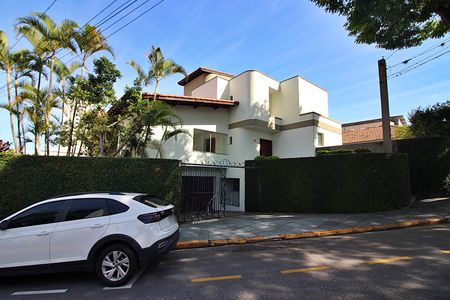 Casa para alugar com 308m², 3 quartos e 5 vagasFachada