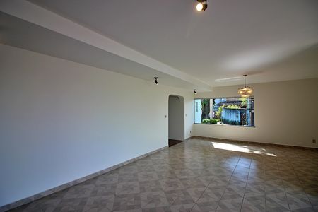 Casa para alugar com 308m², 3 quartos e 5 vagasSala