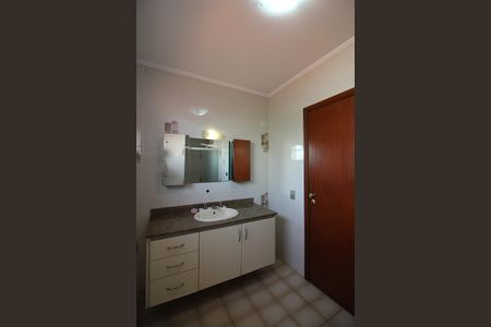 Casa para alugar com 308m², 3 quartos e 5 vagasBanheiro Social