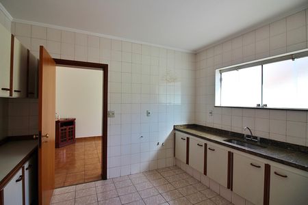 Casa para alugar com 308m², 3 quartos e 5 vagasCozinha