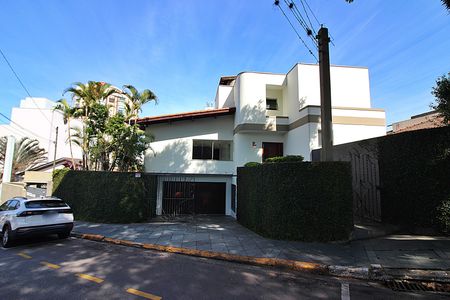 Casa para alugar com 308m², 3 quartos e 5 vagasFachada