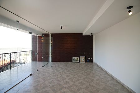 Casa para alugar com 308m², 3 quartos e 5 vagasSala